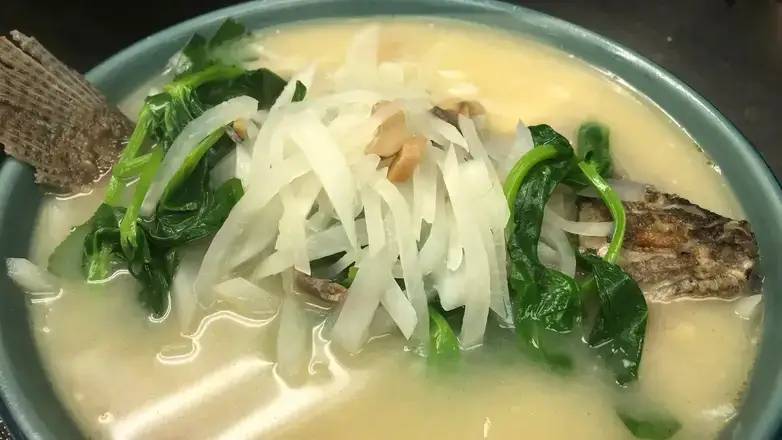 69. Crucian Carp and Shredded Turnip Soup 蘿蔔絲鯽魚湯